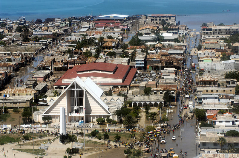 800px-US_Navy_080913-N-9620B-238_Residents_of_Haiti_start_to_rebuild_their_homes_and_neighborhoods_after_recent_damage_from_Hurricane_Ike.jpg