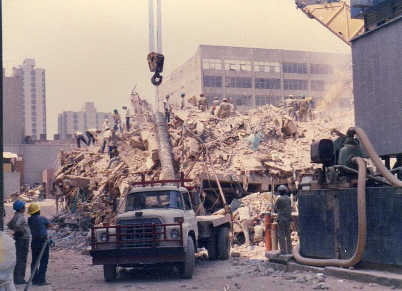 Sismo_1985_Ciudad_de_México_43.jpg