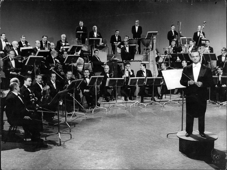 800pxAstor_Piazzolla_canal_13_1963.jpg