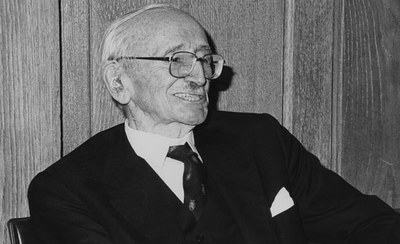 Friedrich_August_von_Hayek_27th_January_1981_the_50th_Anniversary_of_his_first_lecture_at_LSE_1981.jpg