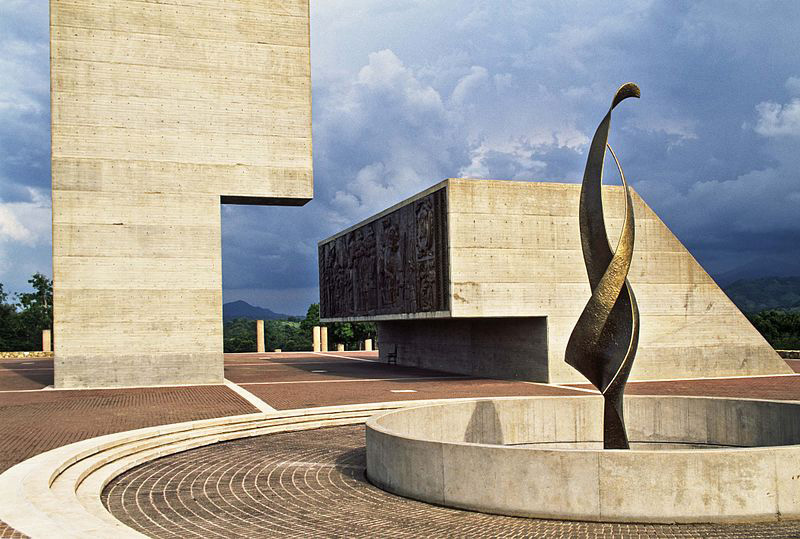 800px-Monumento_a_la_Guerra_de_Restauración_de_la_República_Dominicana..jpg