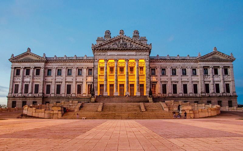 800px-Atardecer_en_el_Palacio_Legislativo.jpg