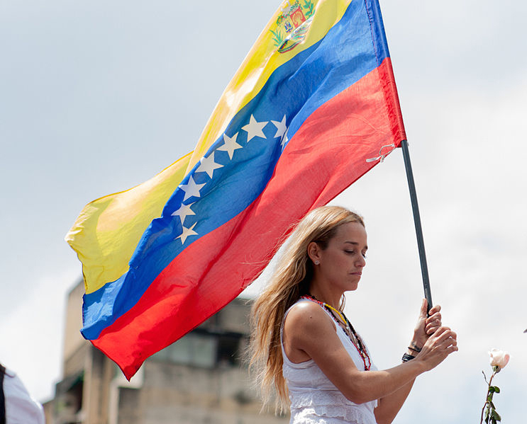 Lilian_Tintori_with_Venezuelan_Flag.jpg